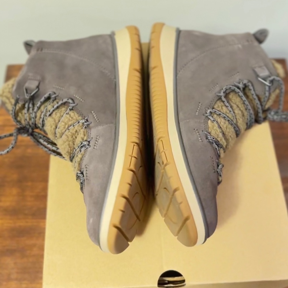 UGG Gray Lakesider Heritage Mid Winter Boots Women’s Size 10‎ Gray Suede - Picture 3 of 3